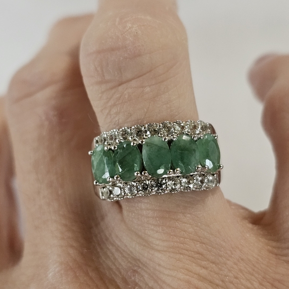 Genuine Earth-mined Emerald & Sterling Silver Ring Sz 7.5! - Picture 7 of 7